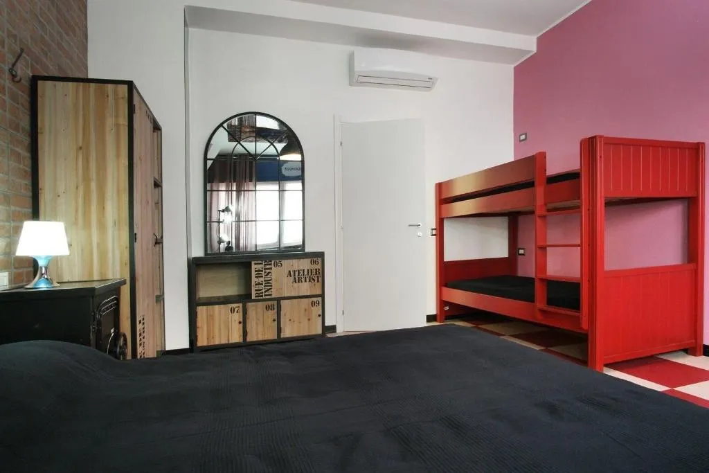 Room, Milano Affittacamere, Milan