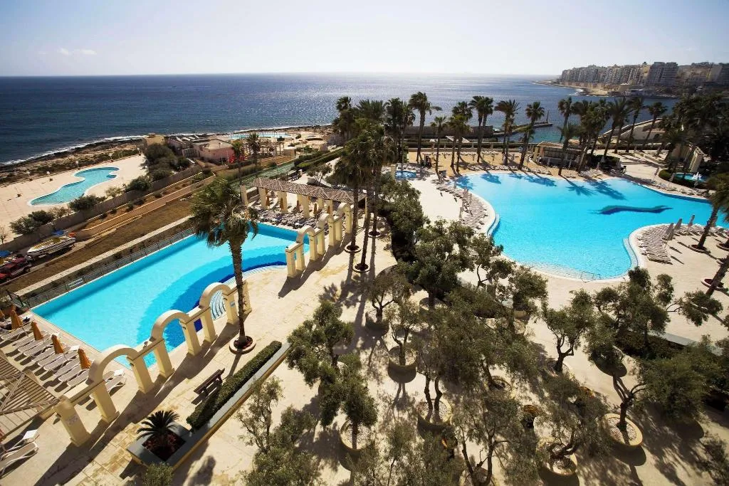 Pool, Hilton Malta, Malta