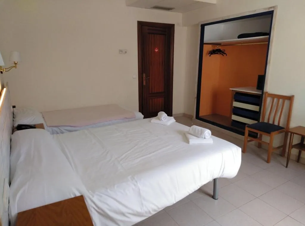 Room, Corisco, Costa Brava