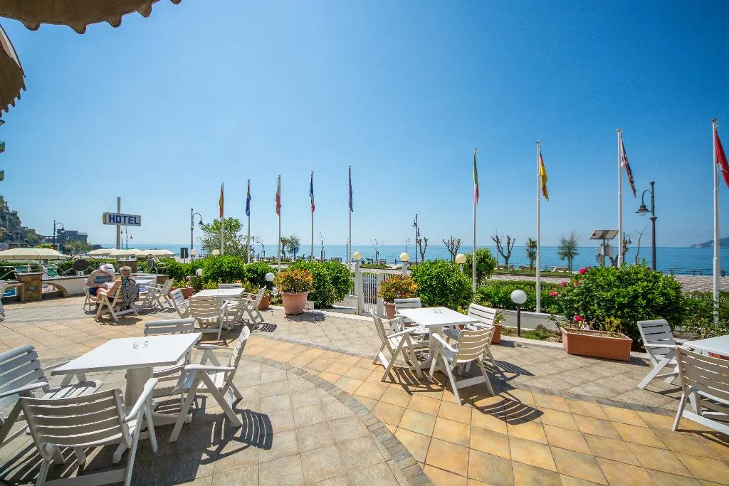 Terrace, Pietra Di Luna, Naples