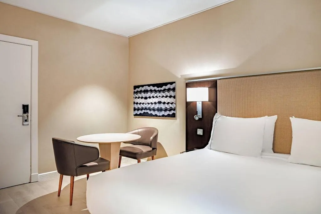 Room, AC Barcelona Irla, Barcelona