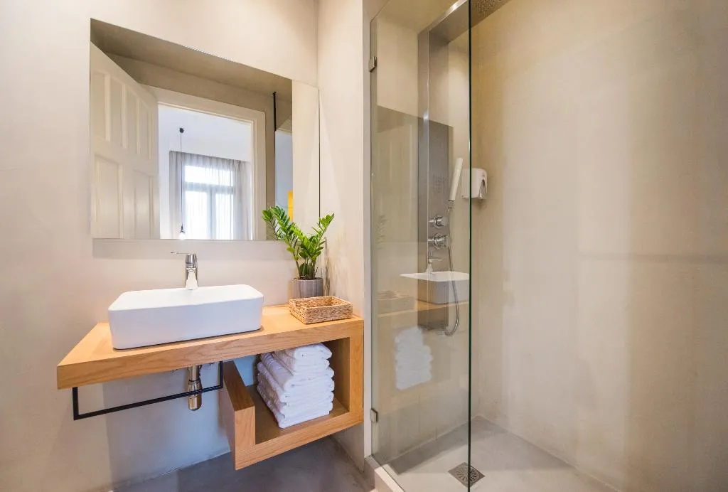 Double or Twin WITH BALCONY Room, MONK Monastiraki Suites, Athens