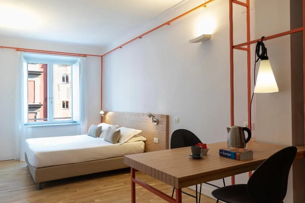 STUDIO STANDARD Room, Piazza Bellini, Naples