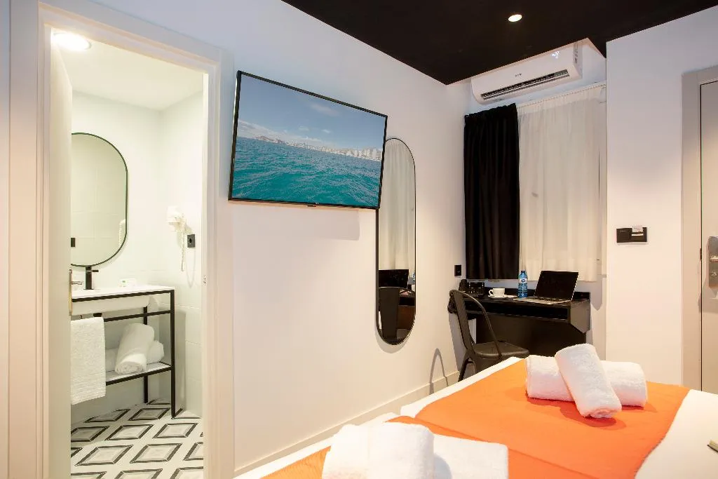 TWIN INNER Room, Casual Pop Art Benidorm, Costa Blanca