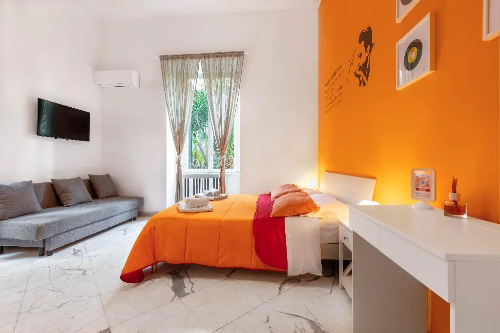 TRIPLE STANDARD Room, B&B Colori e Note, Naples