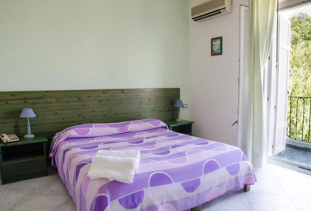 TRIPLE STANDARD Room, La Ginestra, Naples