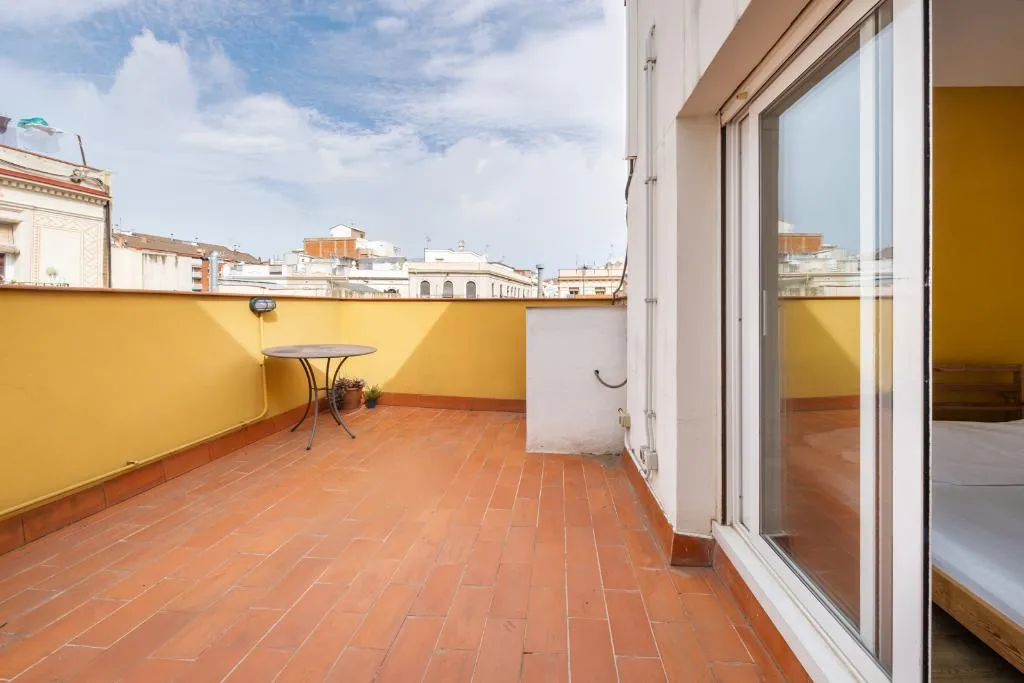 APARTMENT CAPACITY 5 THREE BEDROOM Room, Ainb Barcelona Sants Apartments, Barcelona