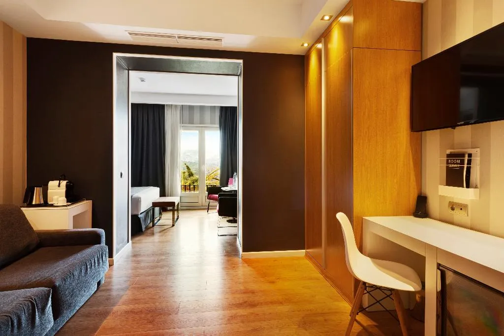 JUNIOR SUITE WITH TERRACE Room, Catalonia Reina Victoria Hotel, Costa Del Sol