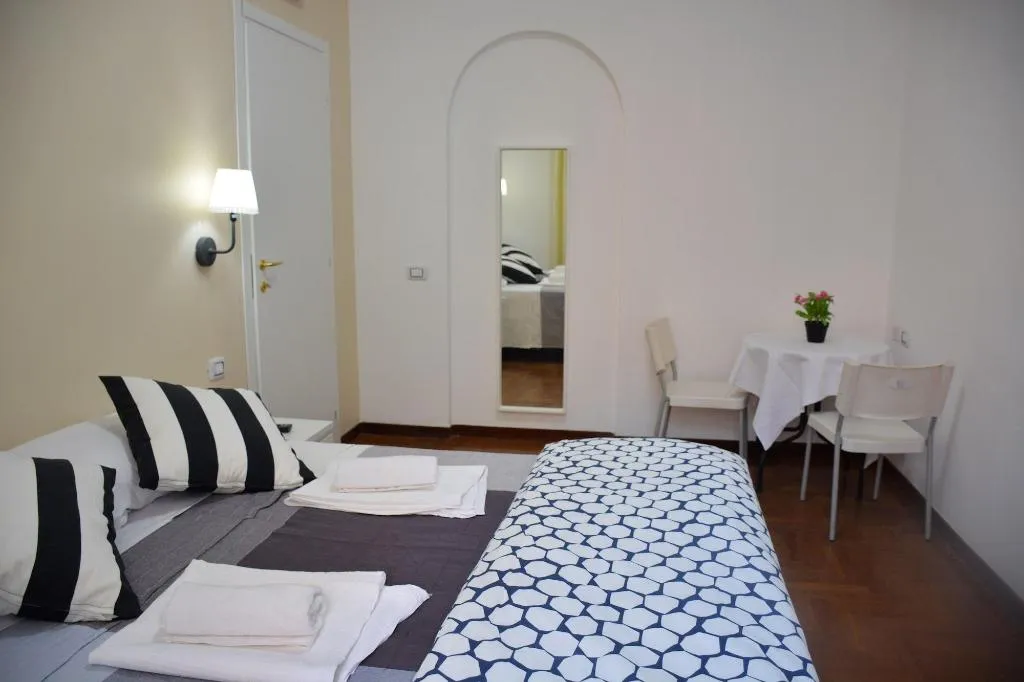 Room, Roma Hotel Srls, Naples