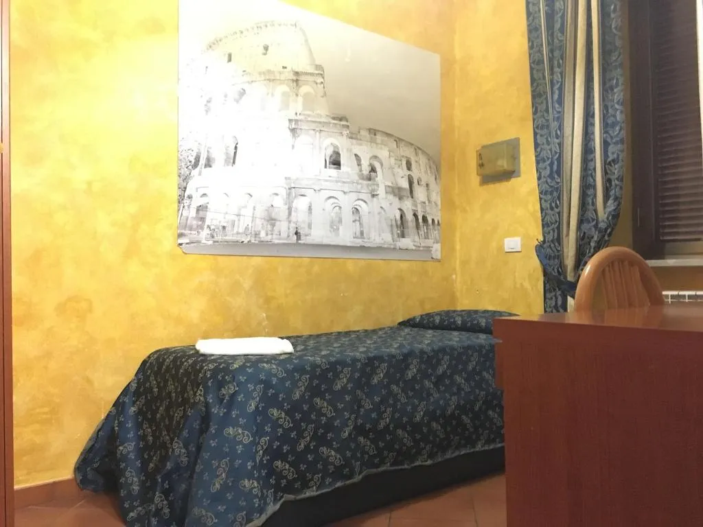 Room, Lam Guest House, Naples