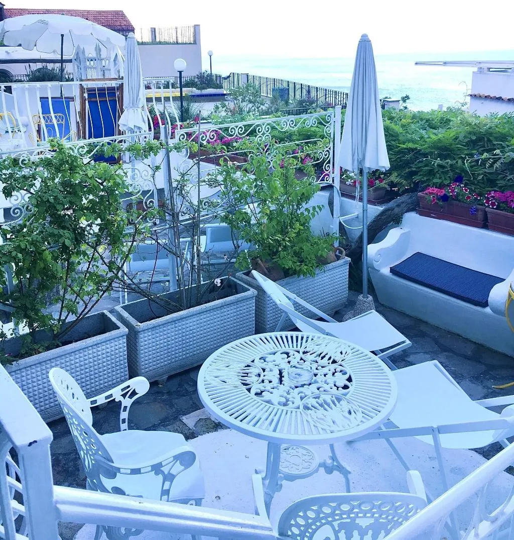Terrace, Hotel Villa Delle Palme, Naples