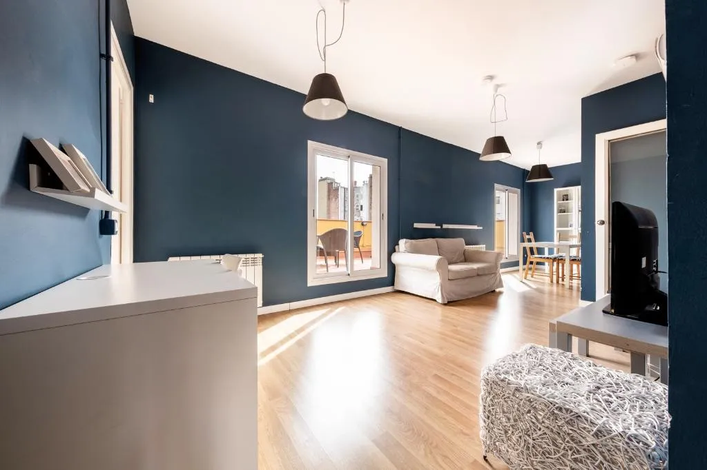 APARTMENT CAPACITY 5 THREE BEDROOM Room, Ainb Barcelona Sants Apartments, Barcelona