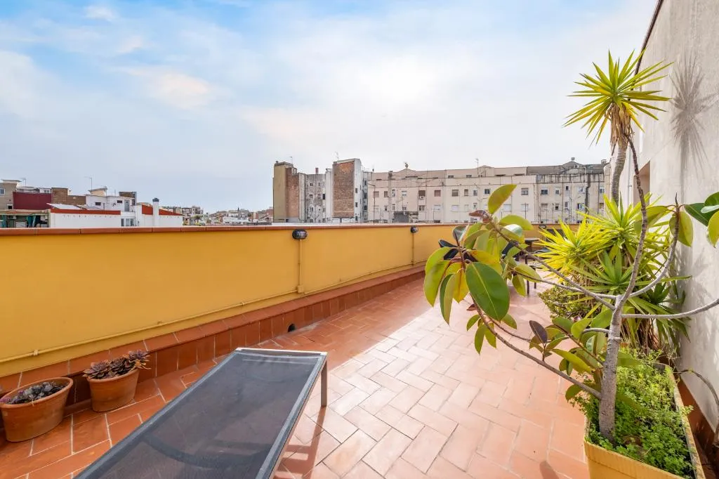 APARTMENT CAPACITY 5 THREE BEDROOM Room, Ainb Barcelona Sants Apartments, Barcelona