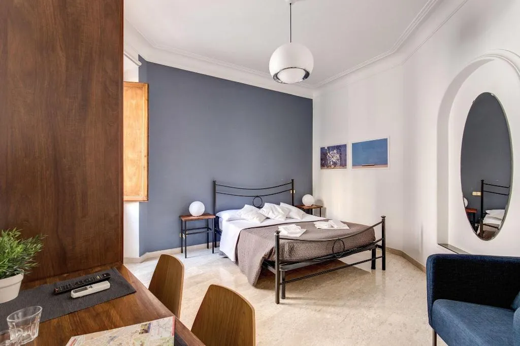 Room, B&B Locanderia, Naples