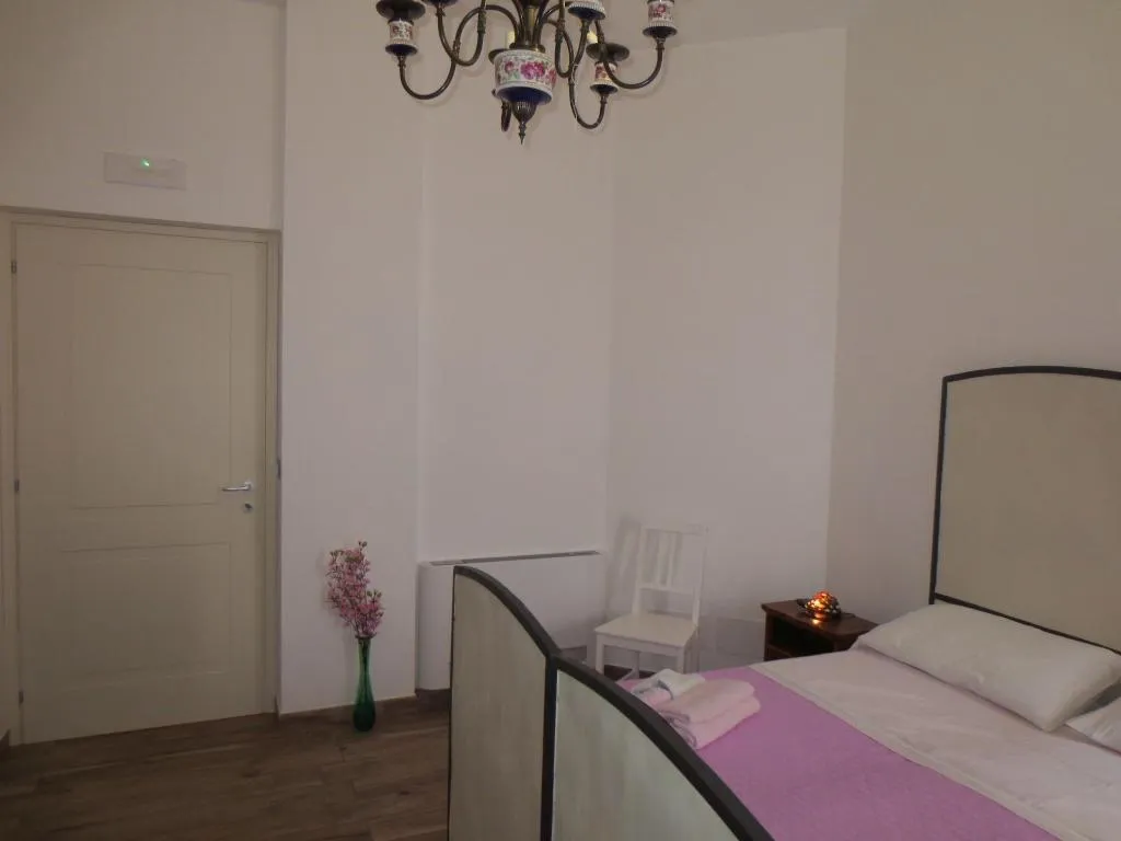 Room, B&B Vergilia, Catania