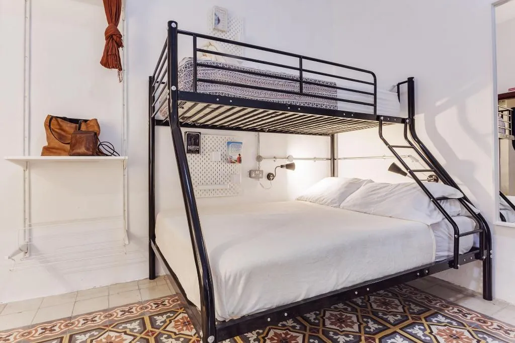 Room, Granny's Inn - Hostel, Malta
