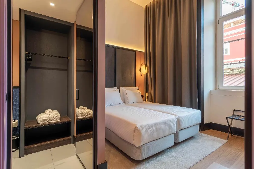 DOUBLE CLASSIC Room, The Editory Riverside Santa Apolonia Hotel, Lisbon