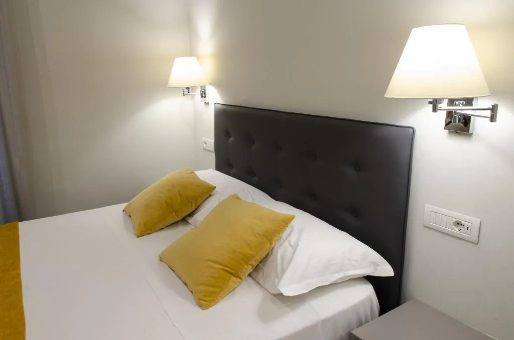 Room, Napoli Svelata, Naples