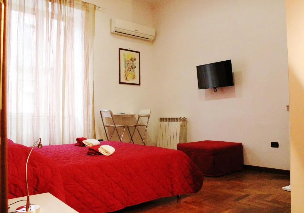Room, Pomodoro B&B, Naples