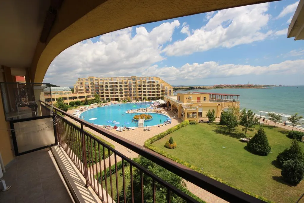 STUDIO DELUXE POOL VIEW Room, Menada Grand Resort Apartments, Bourgas