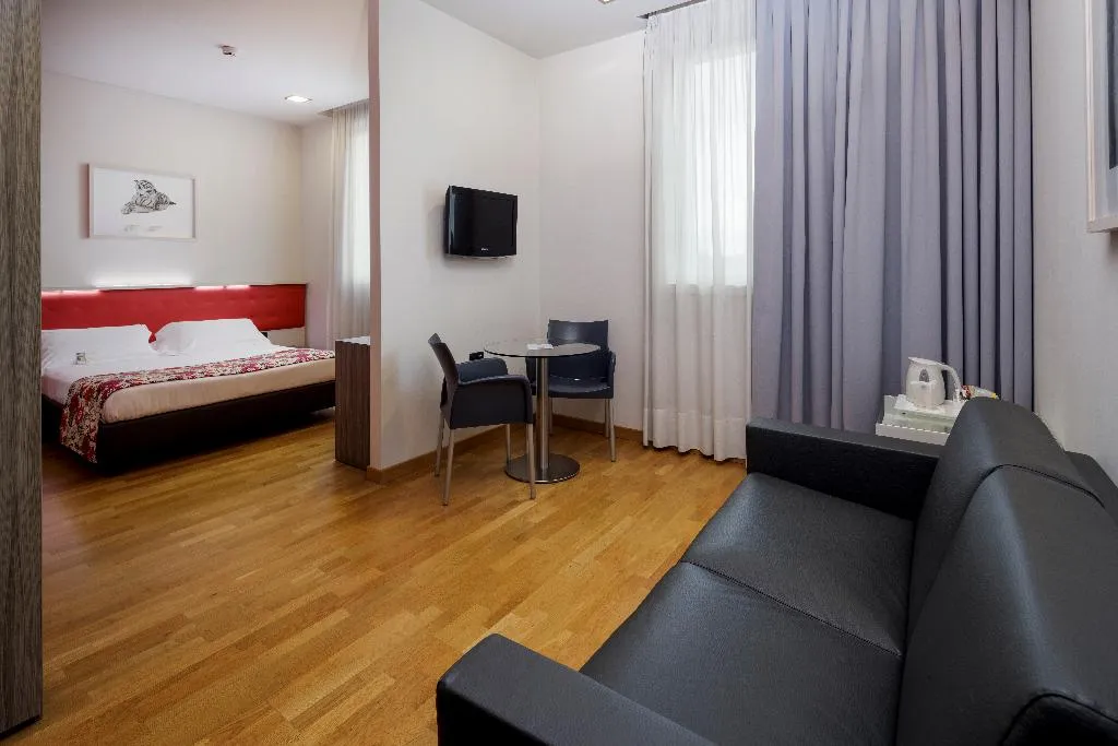TRIPLE SUPERIOR QUEEN BED Room, Best Western Falck Village Hotel, Milan