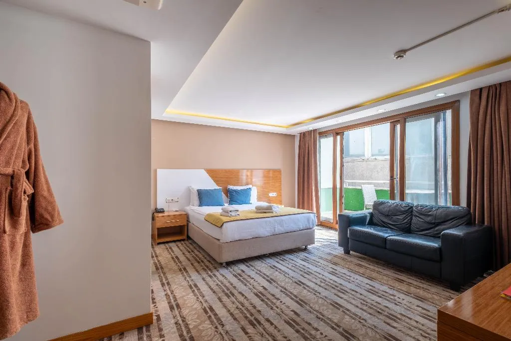 DOUBLE CLASSIC WITH BALCONY Room, Hotel Bulvar, Izmir