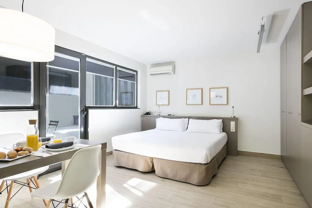 DOUBLE TWO BEDS Room, Bcn Montjuic, Barcelona