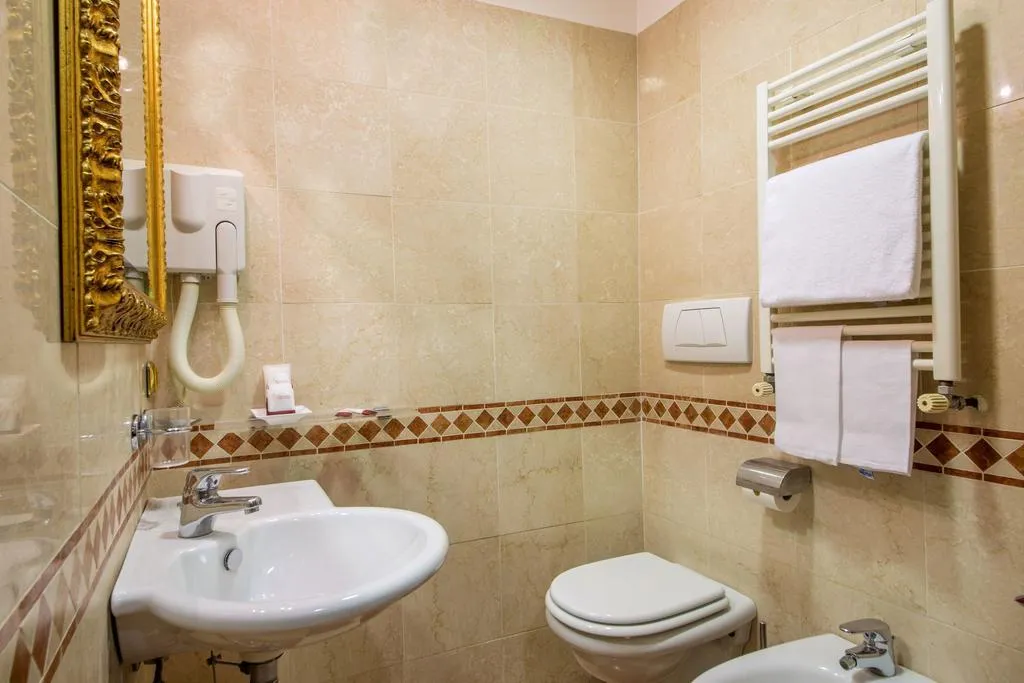 SINGLE STANDARD Room, del Corso, Rome