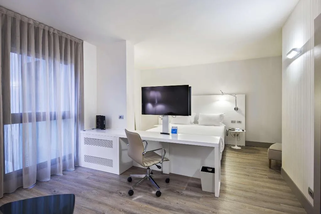 JUNIOR SUITE STANDARD Room, NH Milano Congress Centre, Milan
