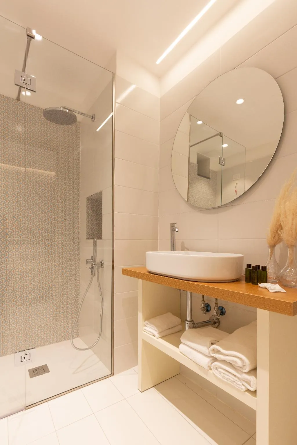 TWIN TWO BEDROOMS ONE BATHROOM Room, Giosue' a Mare, Naples