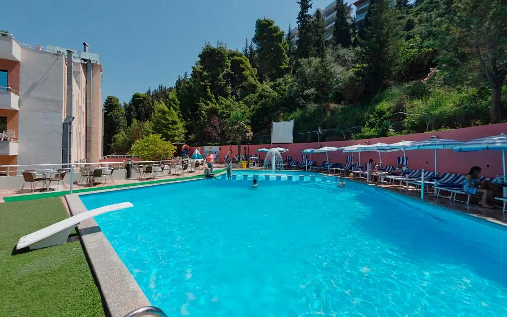 Pool, New York, Kavaje