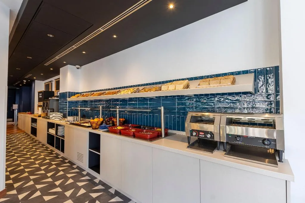 Restaurant, Travelodge Barcelona Poblenou, Barcelona