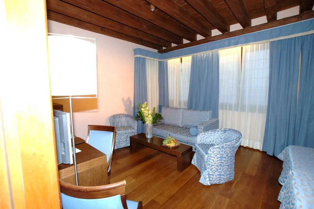 Double or Twin SUPERIOR Room, Palazzo Selvadego, Venice