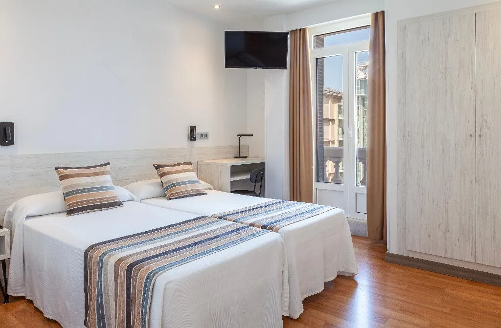 QUADRUPLE STANDARD Room, Mediodia, Madrid