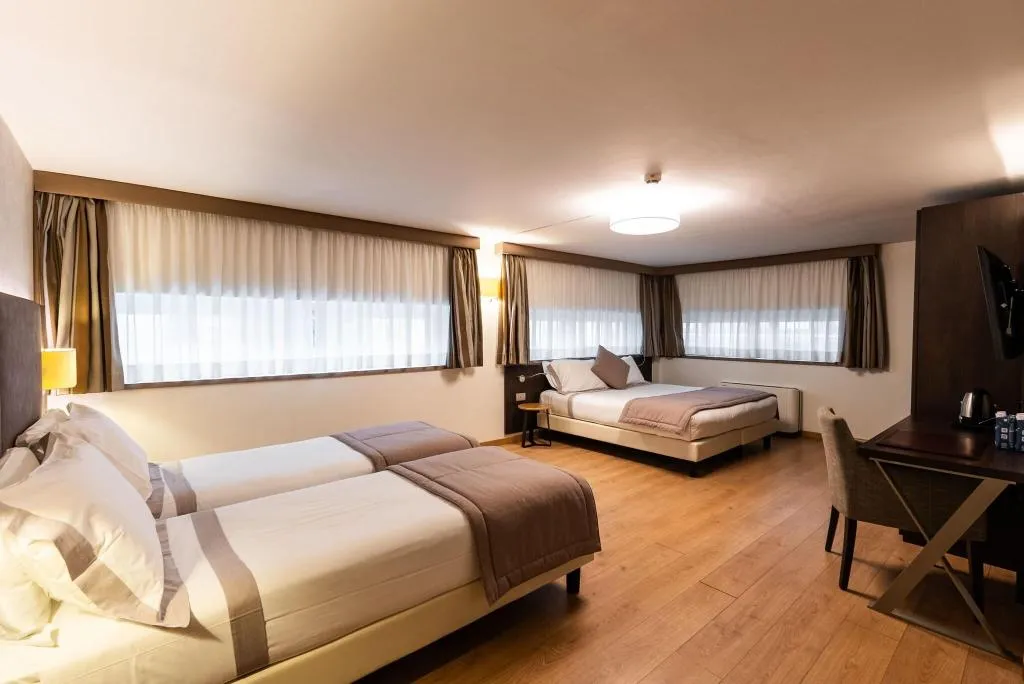 QUADRUPLE STANDARD Room, Hotel Como, Milan