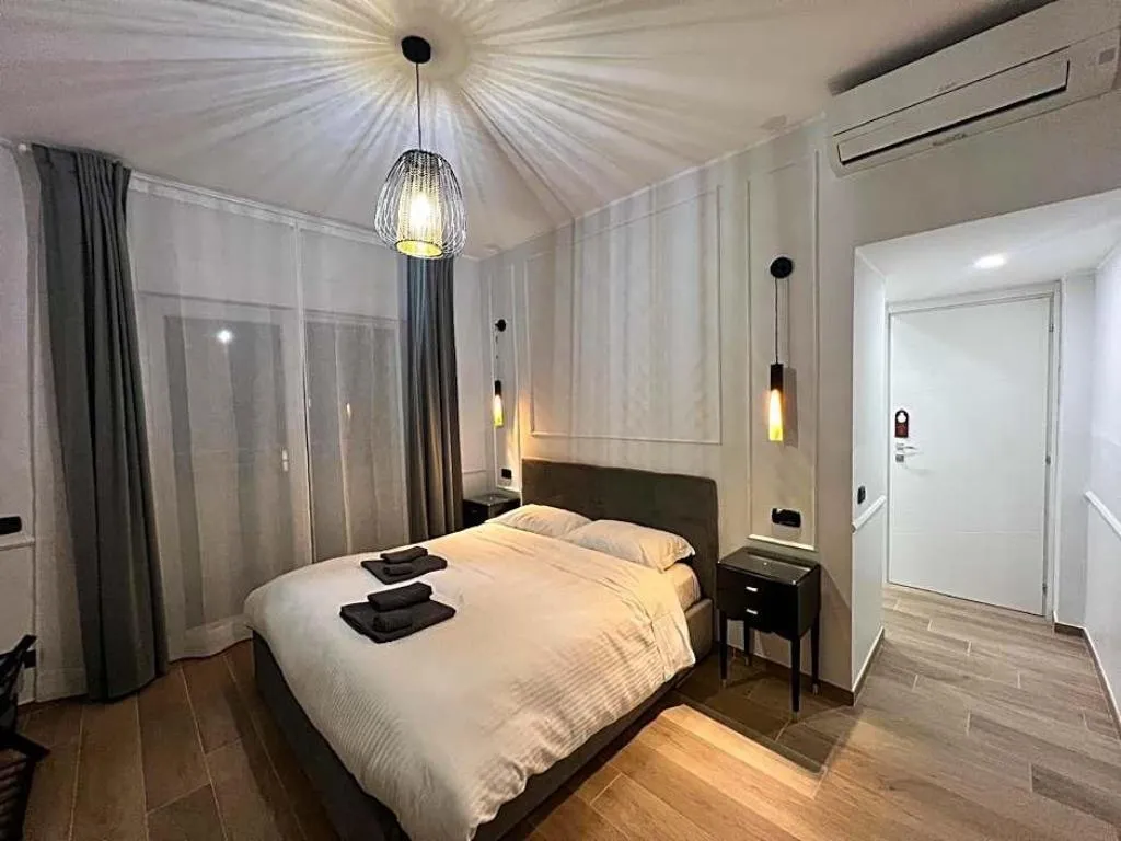Room, Avec Moi Roma, Rome