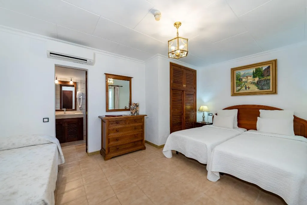 TRIPLE STANDARD Room, Hotel Rural Predio Son Serra, Majorca