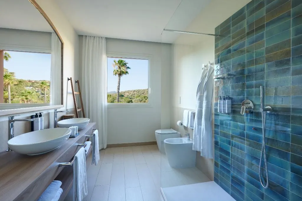 TRIPLE DELUXE Room, Almar Timi Ama Resort & Spa, Cagliari