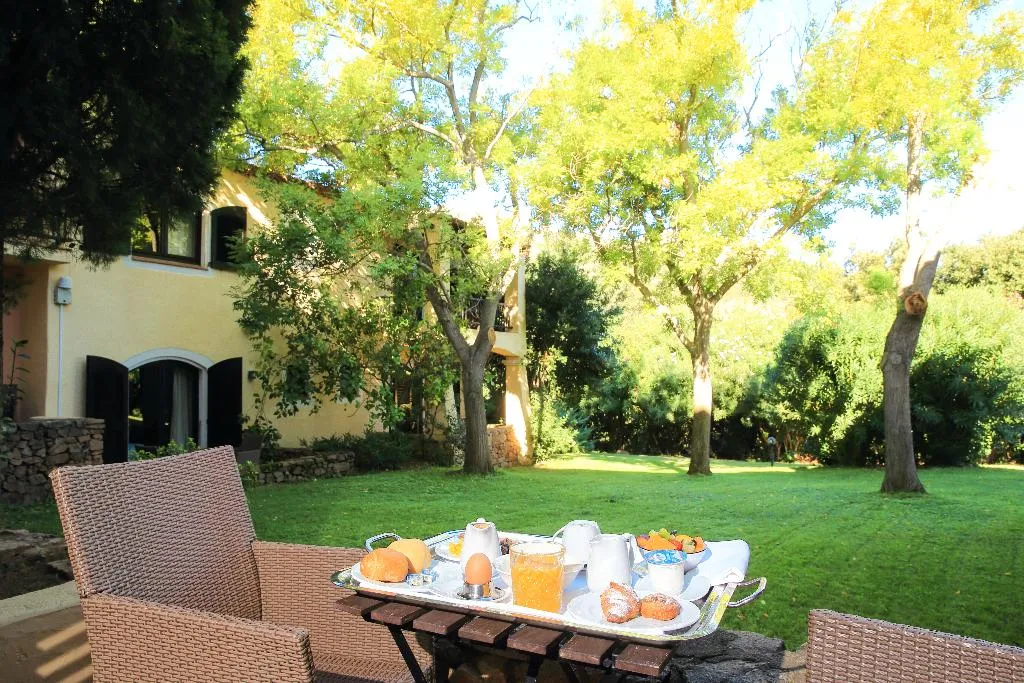 DOUBLE CLASSIC GARDEN VIEW Room, Le Ginestre, Olbia