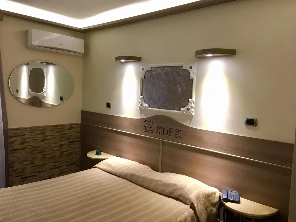 Room, Pensione Enea, Naples