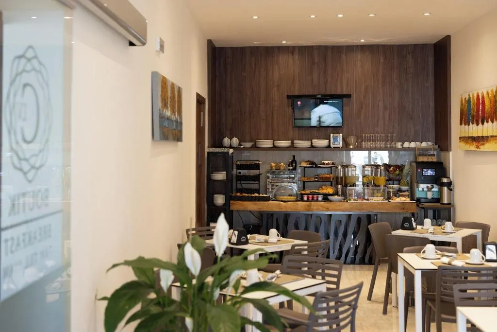 Restaurant, C'est La Vie Boutik Swieqi, Malta
