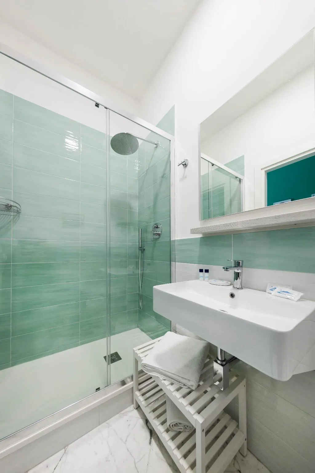 DOUBLE ONE BEDROOM ONE BATHROOM Room, B&B Colori e Note, Naples