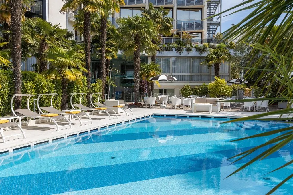 Pool, Hotel Garda, Milan