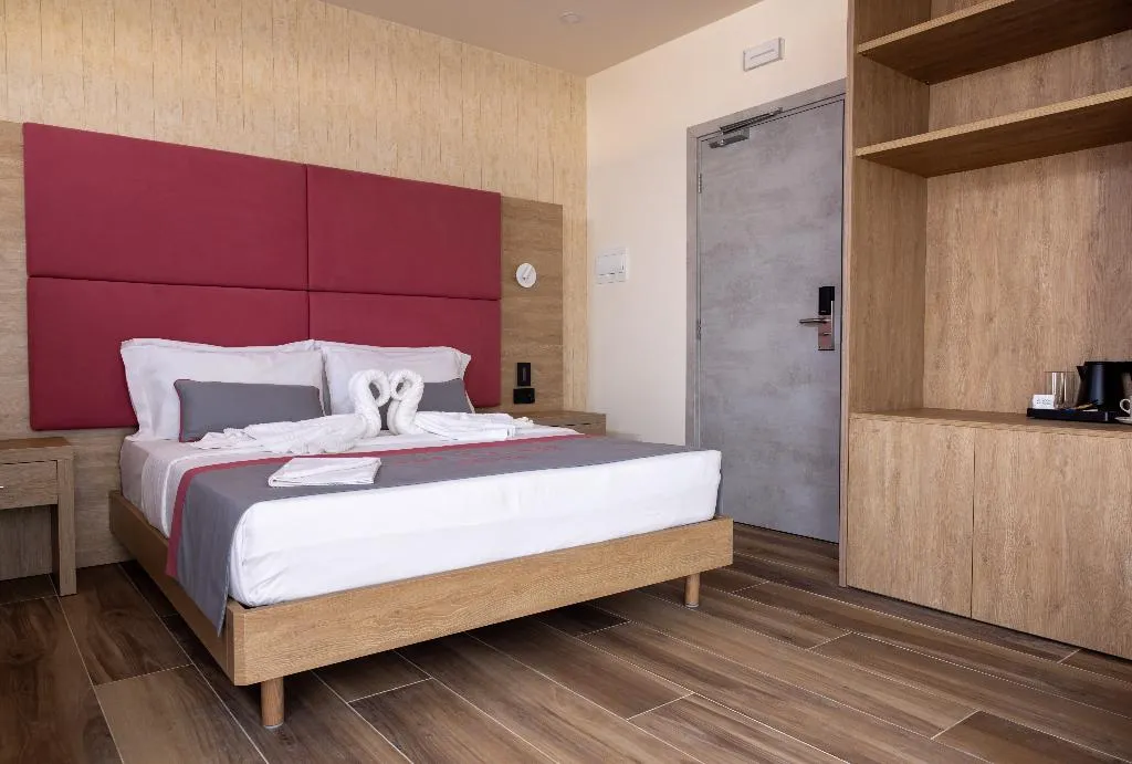 DOUBLE WITH JACUZZI Room, C'est La Vie Boutik Swieqi, Malta