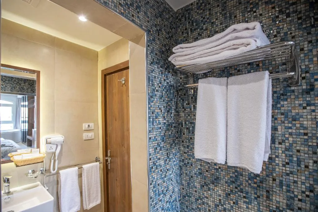 JUNIOR SUITE WITH JACUZZI Room, Nozol Pyramids Hotel & SPA, Cairo