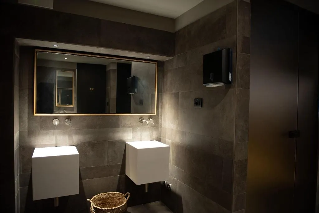 Sports and Entertainment, Gold Tower Lifestyle Hotel, Naples