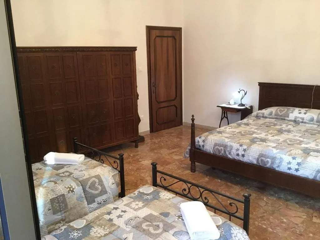 Room, Venice Sun Apartment And Rooms, Venice
