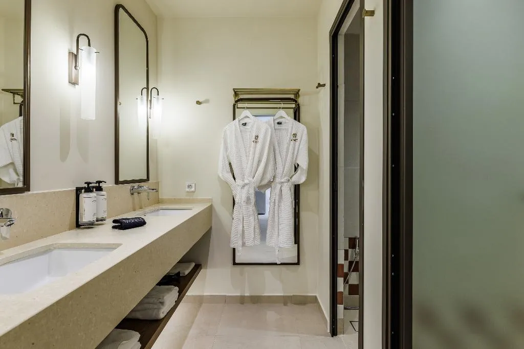 JUNIOR SUITE GARDEN VIEW WITH BALCONY Room, Minnŏ Boutique Hotel & Spa, Skiathos
