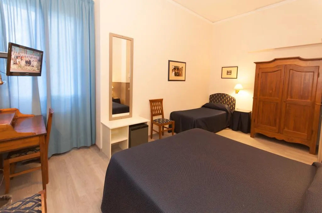 TRIPLE CLASSIC Room, San Luca Cortona Hotel, Perugia