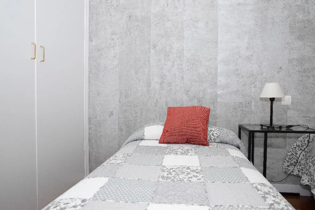 TRIPLE STANDARD Room, Tokio, Madrid
